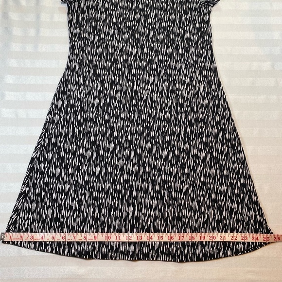 Chico's Easywear Black & White Print Stretch A-line Mini Dress Size 0 (S or 4) - Picture 8 of 11